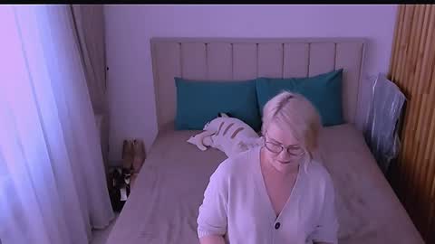 Sabrina MacMarren online show from 05.01.26