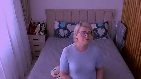 Sabrina MacMarren online show from 06.15.26