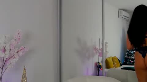 Snapshot of sabylovely chatting on 12.17.25 Sabrina online show from 12.17.25