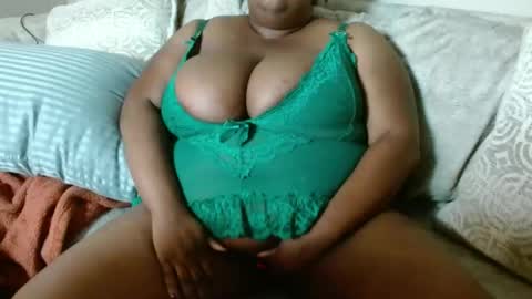 sade_dreams online show from 10.23.25