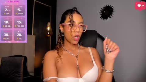 Snapshot of sade_jackson1 chatting on 09.09.25 Sophie online show from 09.09.25