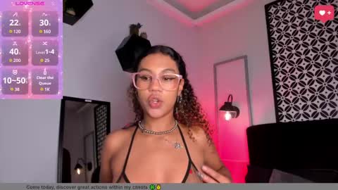 Snapshot of sade_jackson1 chatting on 09.16.25 Sophie online show from 09.16.25