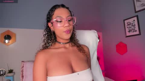 Snapshot of sade_jackson1 chatting on 12.05.25 Sophie online show from 12.05.25