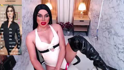 Snapshot of sadistictmistress_verra chatting on 08.06.26 Verra Monroe online show from 08.06.26