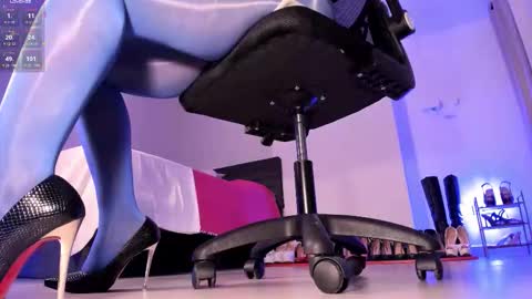 Snapshot of sali_g chatting on 10.11.25 Sali G online show from 10.11.25