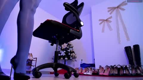 Snapshot of sali_g chatting on 12.14.25 Sali G online show from 12.14.25