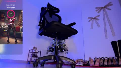 Snapshot of sali_g chatting on 12.18.25 Sali G online show from 12.18.25