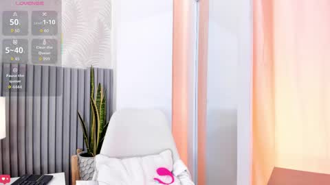 Snapshot of sally_azmani chatting on 10.30.25 Silvia online show from 10.30.25