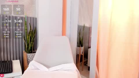 Snapshot of sally_azmani chatting on 12.05.25 Silvia online show from 12.05.25