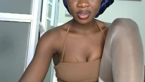 Snapshot of sally_beauty2023 chatting on 11.08.25 sally_beauty2023 online show from 11.08.25