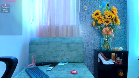 Snapshot of sally_ricci chatting on 10.10.25 sally_ricci online show from 10.10.25