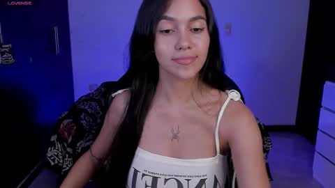 Snapshot of sallye__ chatting on 11.10.25 Sallye online show from 11.10.25