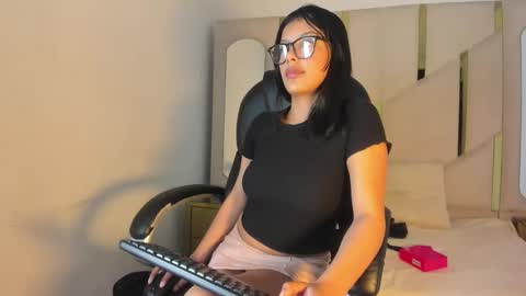 salmaportman_ online show from 03.12.26