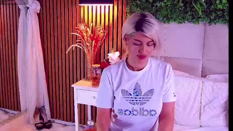 Snapshot of salmaroze chatting on 05.24.26 SalmaRoze online show from 05.24.26