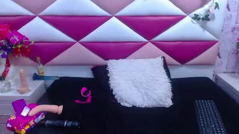 Snapshot of salmasantos chatting on 01.20.25 salmasanto online show from 01.20.25