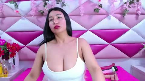 Snapshot of salmasantos chatting on 10.28.25 salmasanto online show from 10.28.25