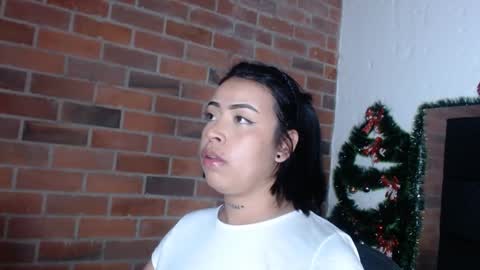 Snapshot of salome__palmer chatting on 12.19.24 online show from 12.19.24