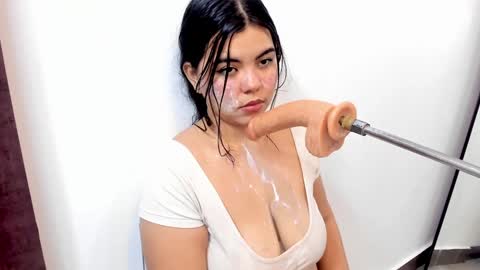 Snapshot of salomee_bigboobs chatting on 12.15.24 Salome online show from 12.15.24