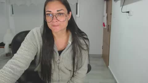 Snapshot of salomesaints chatting on 12.17.25 salome online show from 12.17.25