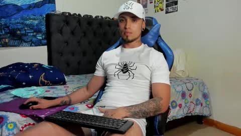 Snapshot of salvatore_dereck chatting on 03.01.25 online show from 03.01.25