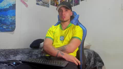 Snapshot of salvatore_dereck chatting on 10.18.25 online show from 10.18.25