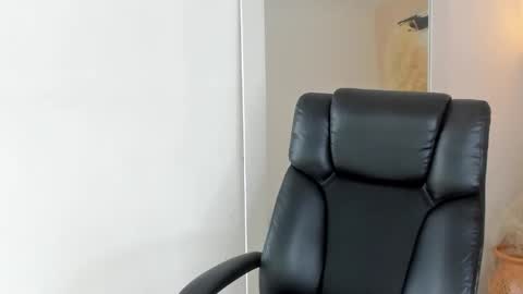 Snapshot of salvatore_monterey chatting on 10.15.25 salvatore online show from 10.15.25