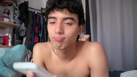 Snapshot of salvatore_montt chatting on 03.25.26 salvatore_montt online show from 03.25.26