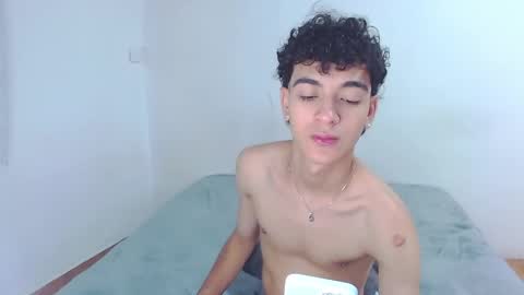 Snapshot of sam__cute chatting on 10.01.25 sam__cute online show from 10.01.25