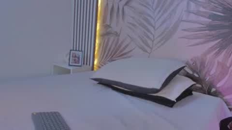 Snapshot of samaantha_white_ chatting on 09.17.25 Samaantha online show from 09.17.25