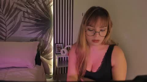 Snapshot of samaantha_white_ chatting on 02.25.26 Samaantha online show from 02.25.26