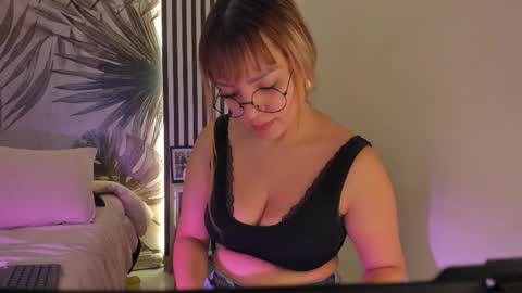 Snapshot of samaantha_white_ chatting on 03.06.26 Samaantha online show from 03.06.26