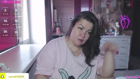 Snapshot of samanta_shy chatting on 12.21.25 Marry online show from 12.21.25