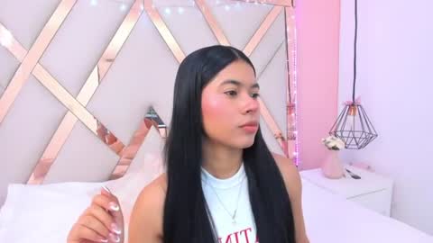 Snapshot of samantaa_shy chatting on 07.19.26 sam online show from 07.19.26