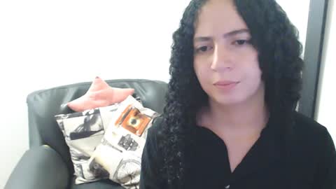 Snapshot of samantha2girl chatting on 12.24.24 samantha online show from 12.24.24