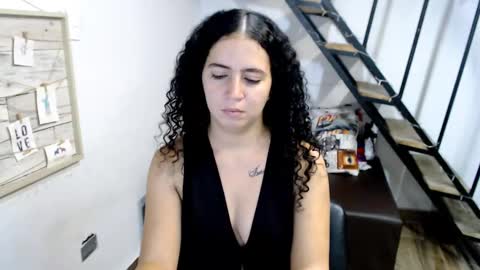 Snapshot of samantha2girl chatting on 02.14.25 samantha online show from 02.14.25