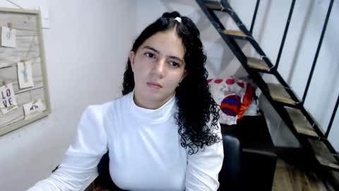 Snapshot of samantha2girl chatting on 02.18.25 samantha online show from 02.18.25