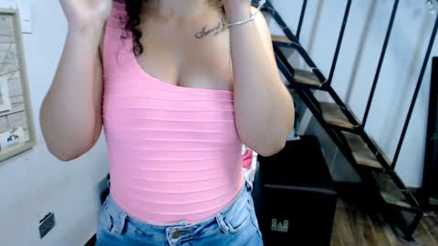 Snapshot of samantha2girl chatting on 02.26.25 samantha online show from 02.26.25