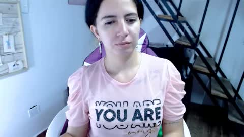 Snapshot of samantha2girl chatting on 09.20.25 samantha online show from 09.20.25