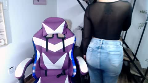 Snapshot of samantha2girl chatting on 10.05.25 samantha online show from 10.05.25