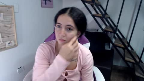 Snapshot of samantha2girl chatting on 10.21.25 samantha online show from 10.21.25