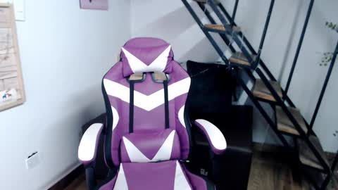 Snapshot of samantha2girl chatting on 11.19.25 samantha online show from 11.19.25