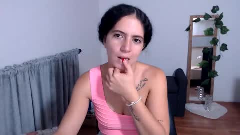 Snapshot of samantha2girl chatting on 11.30.25 samantha online show from 11.30.25