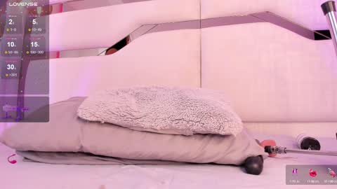 Samantha Beckham online show from 02.28.25