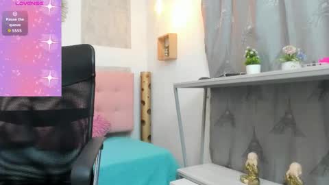 Snapshot of samantha_fox8 chatting on 12.02.25 online show from 12.02.25