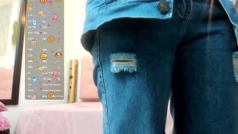 Snapshot of samantha_fox8 chatting on 12.14.25 online show from 12.14.25