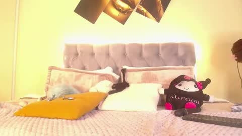 Snapshot of samantha_spike chatting on 12.05.25 Samantha online show from 12.05.25