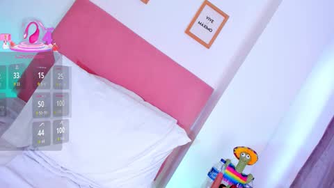 Snapshot of samanthaheinz chatting on 11.12.25 V A N E S S A online show from 11.12.25