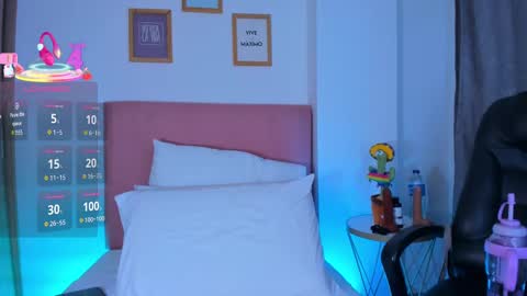 Snapshot of samanthaheinz chatting on 11.19.25 V A N E S S A online show from 11.19.25