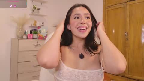 Snapshot of samanthalavey_ chatting on 10.22.25 paulina rios online show from 10.22.25