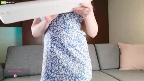 Snapshot of samanthaloves469902 chatting on 12.01.25 Samanthaxoxo online show from 12.01.25